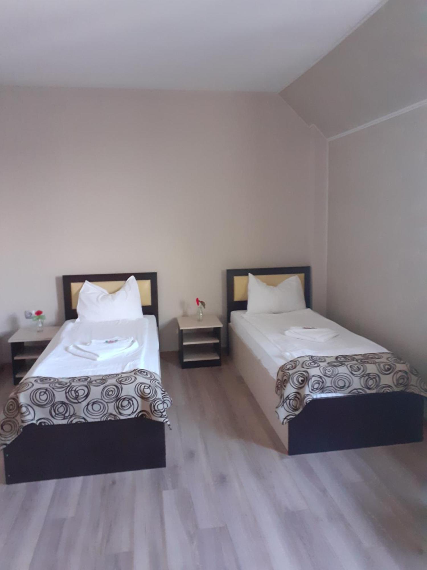 Alexander Hotel Asenovgrad Buitenkant foto