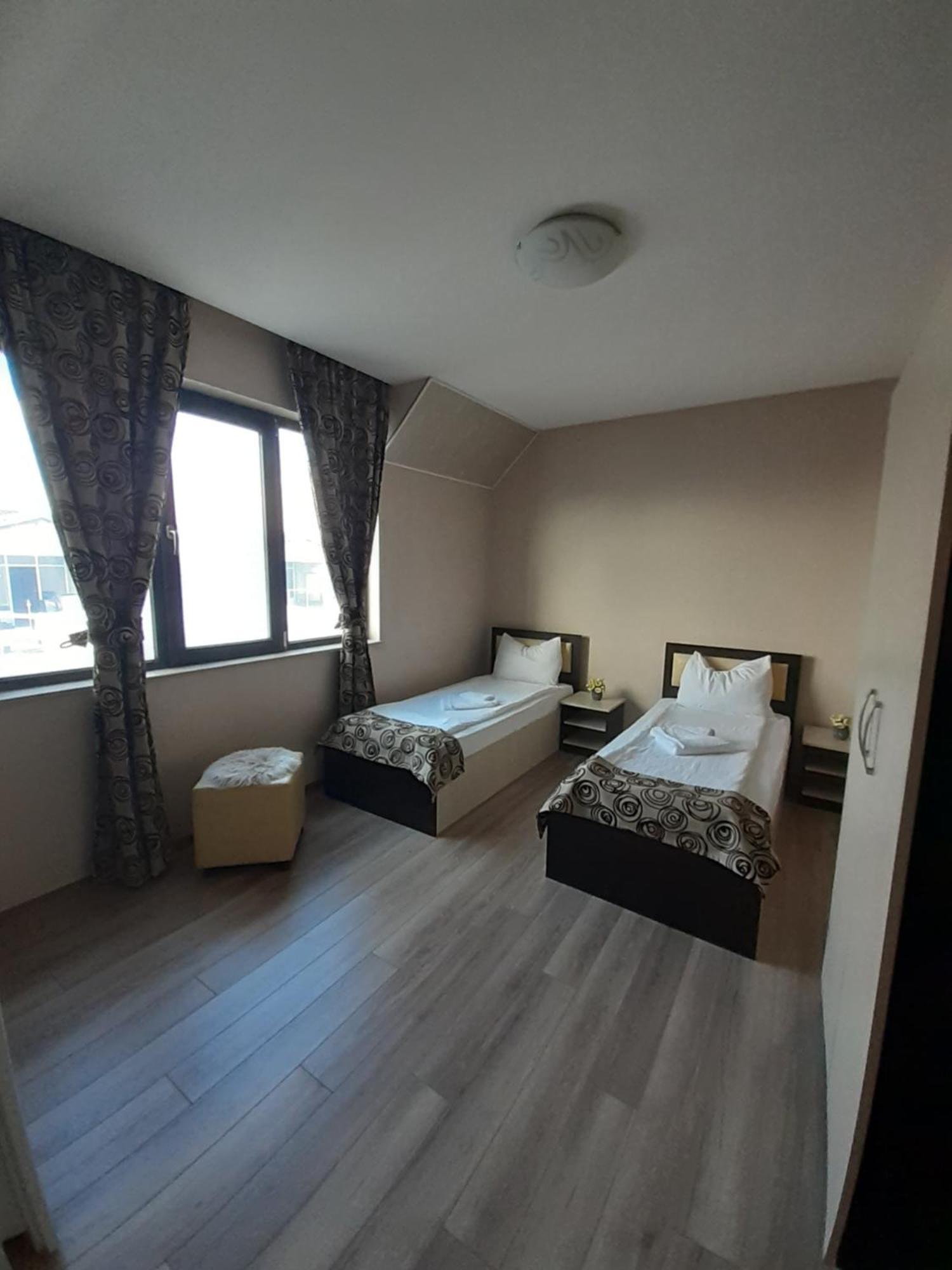Alexander Hotel Asenovgrad Buitenkant foto