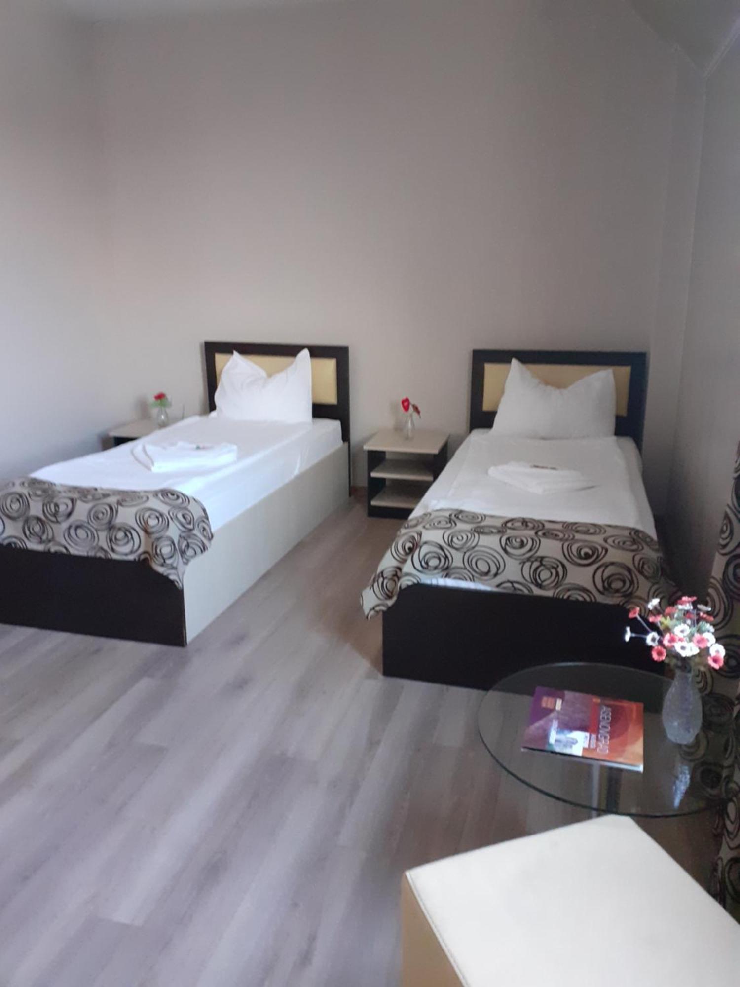 Alexander Hotel Asenovgrad Buitenkant foto