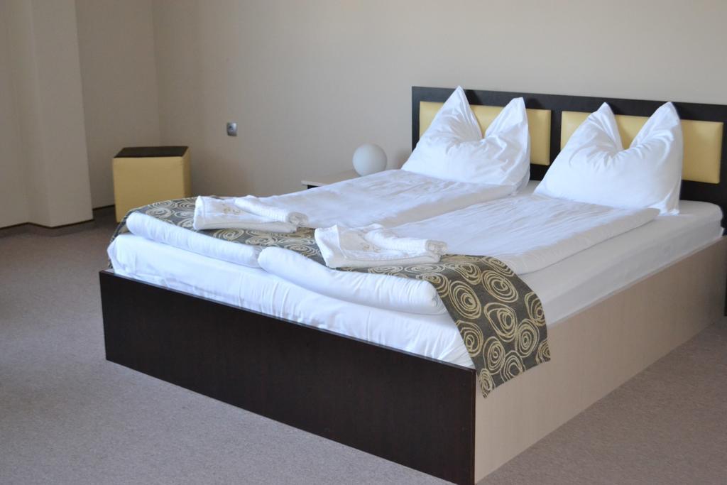 Alexander Hotel Asenovgrad Buitenkant foto