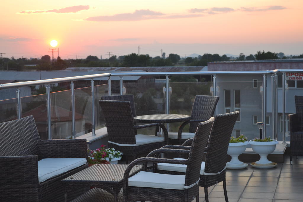 Alexander Hotel Asenovgrad Buitenkant foto