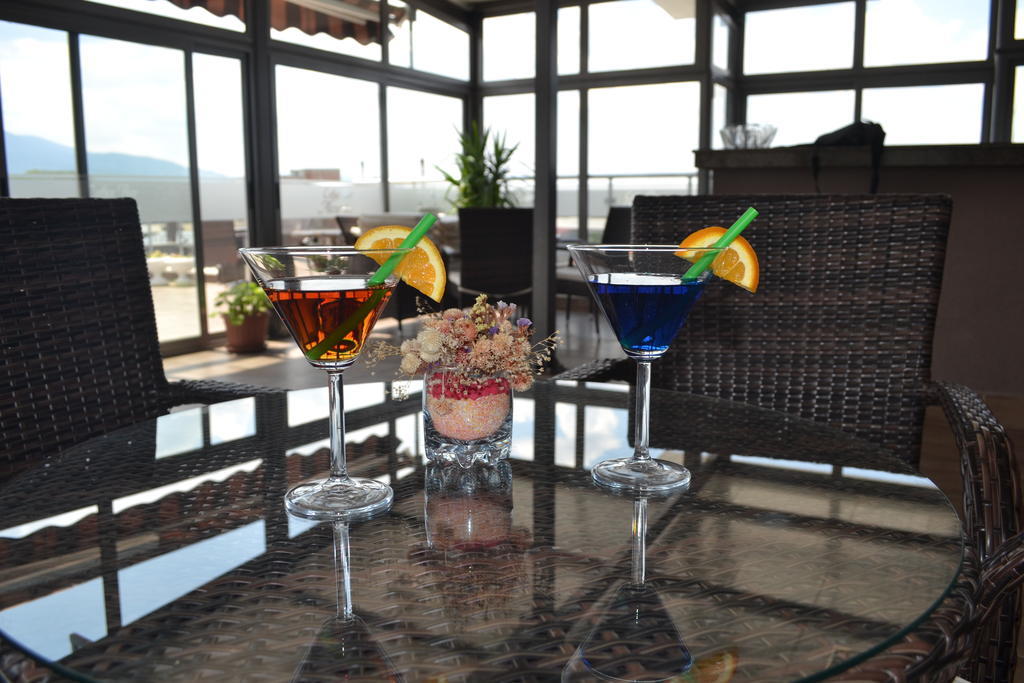 Alexander Hotel Asenovgrad Buitenkant foto