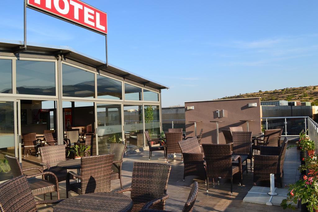 Alexander Hotel Asenovgrad Buitenkant foto