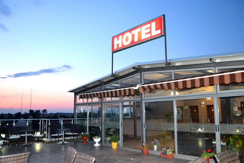 Alexander Hotel Asenovgrad Buitenkant foto