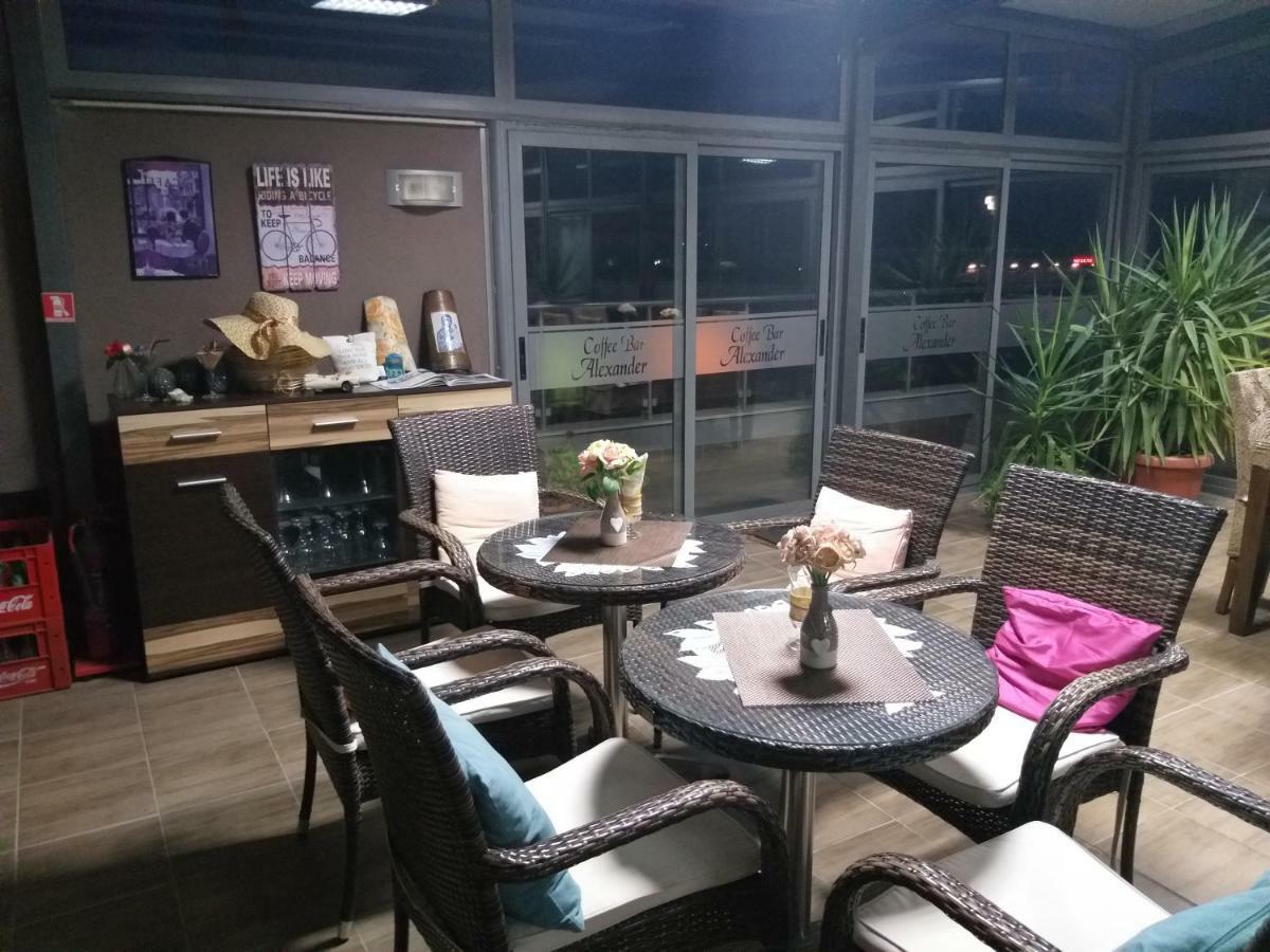 Alexander Hotel Asenovgrad Buitenkant foto